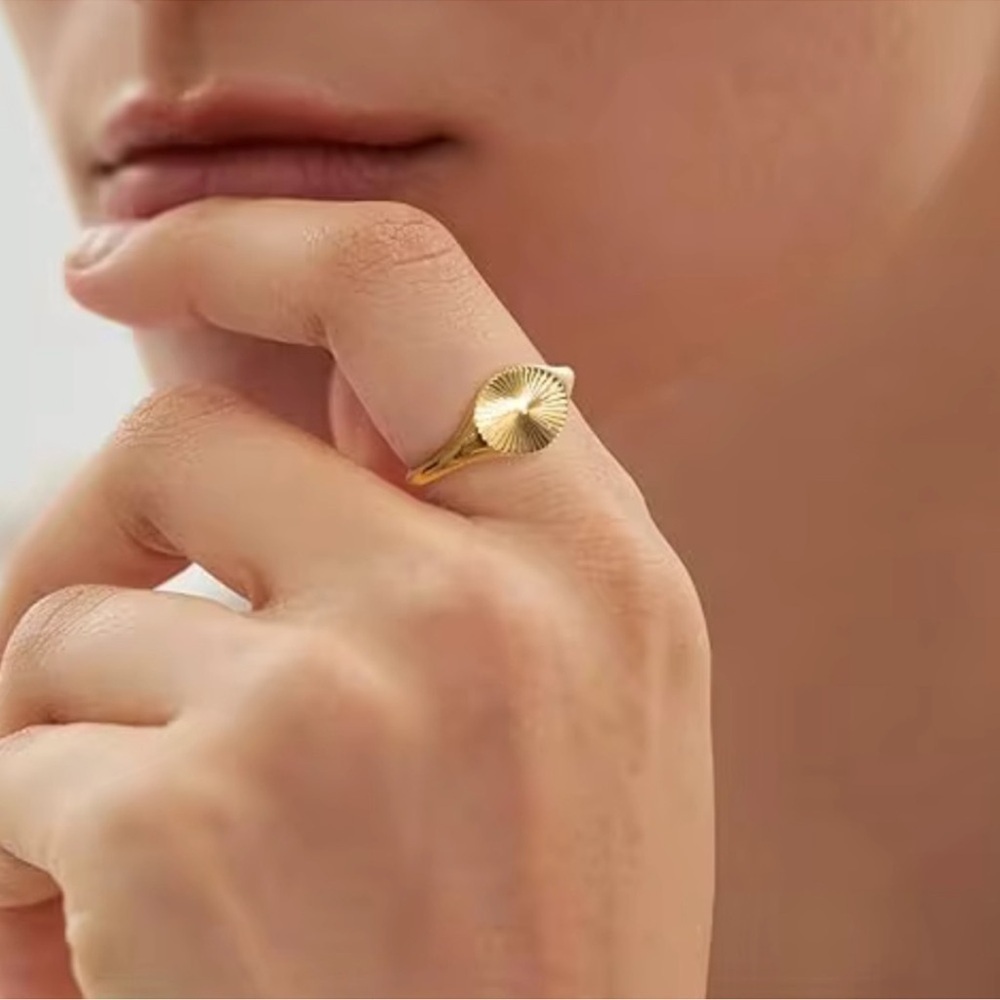 18K Gold Plated Sunburst Ring | Stainless Steel☀️ - Picture 3 of 7